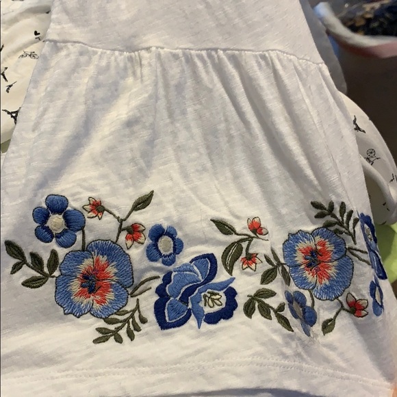 White blouse - Picture 3 of 3